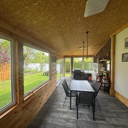 Dom Nad Jeziorem Holiday home *