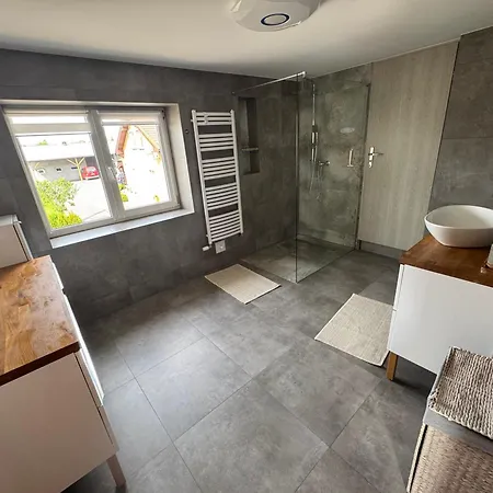 Dom Nad Jeziorem Semesterbostad *