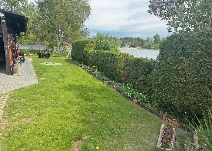 Dom Nad Jeziorem 度假居 *